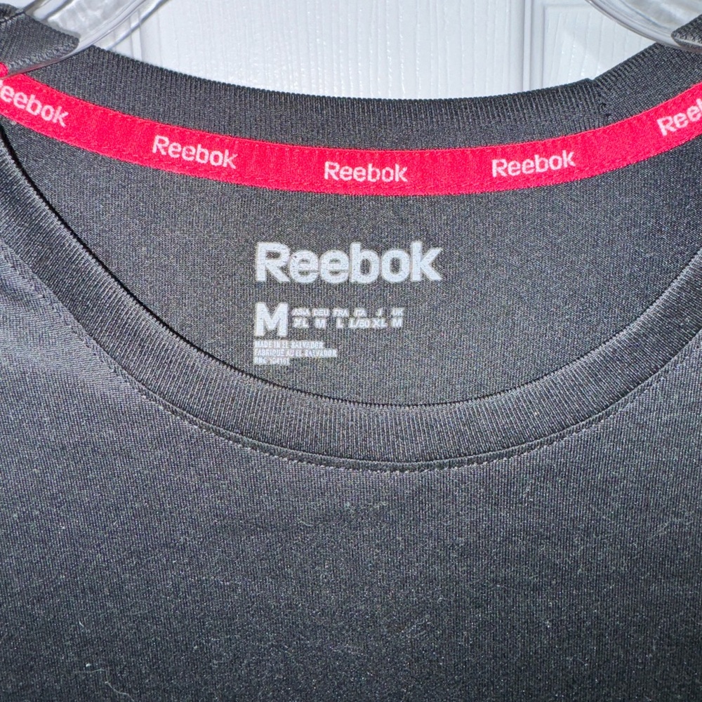 2 Reebok tshirts - Picture 4 of 4